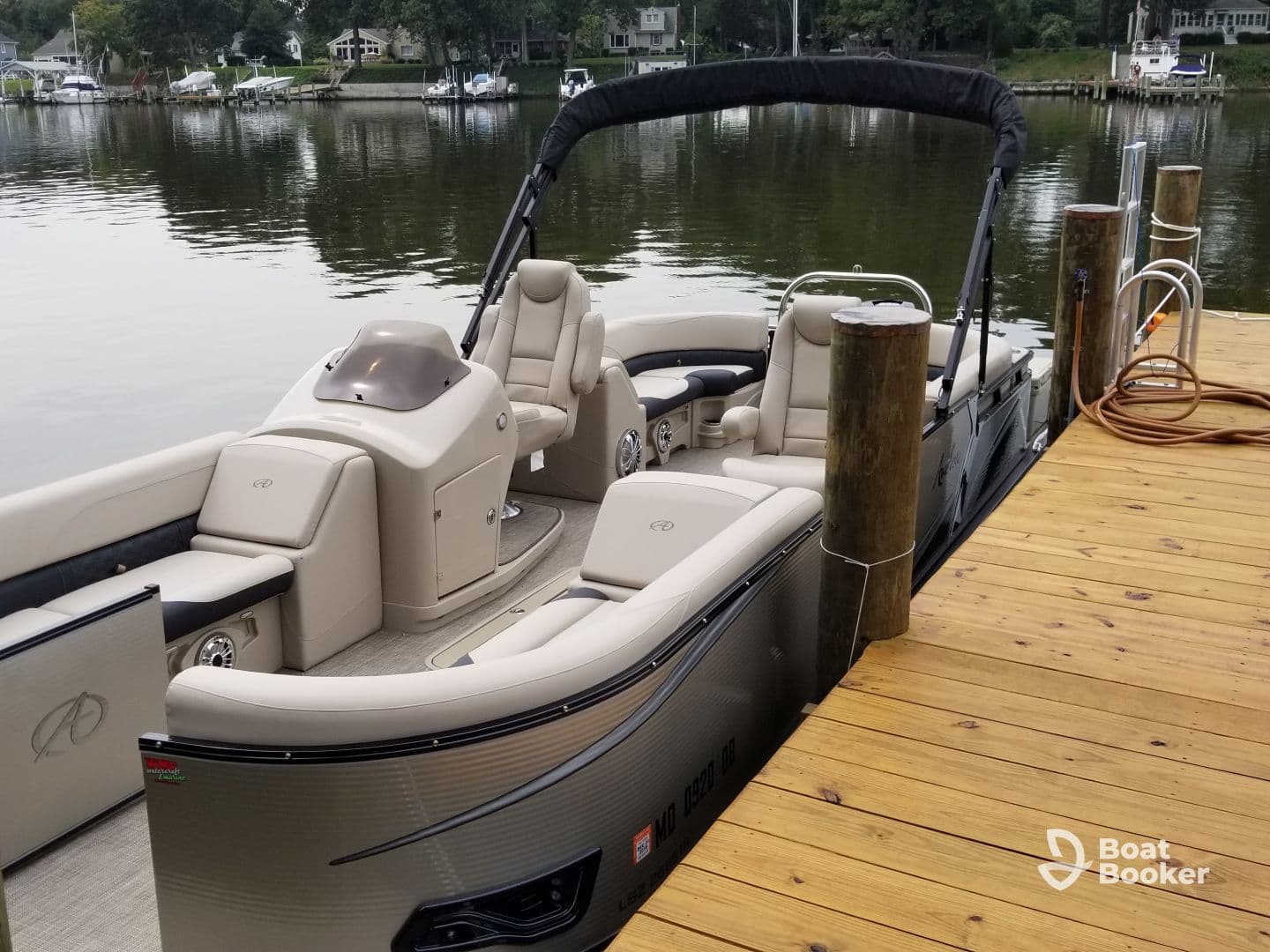 2022 Avalon LSZ 2485 QL pontoon boat at dock