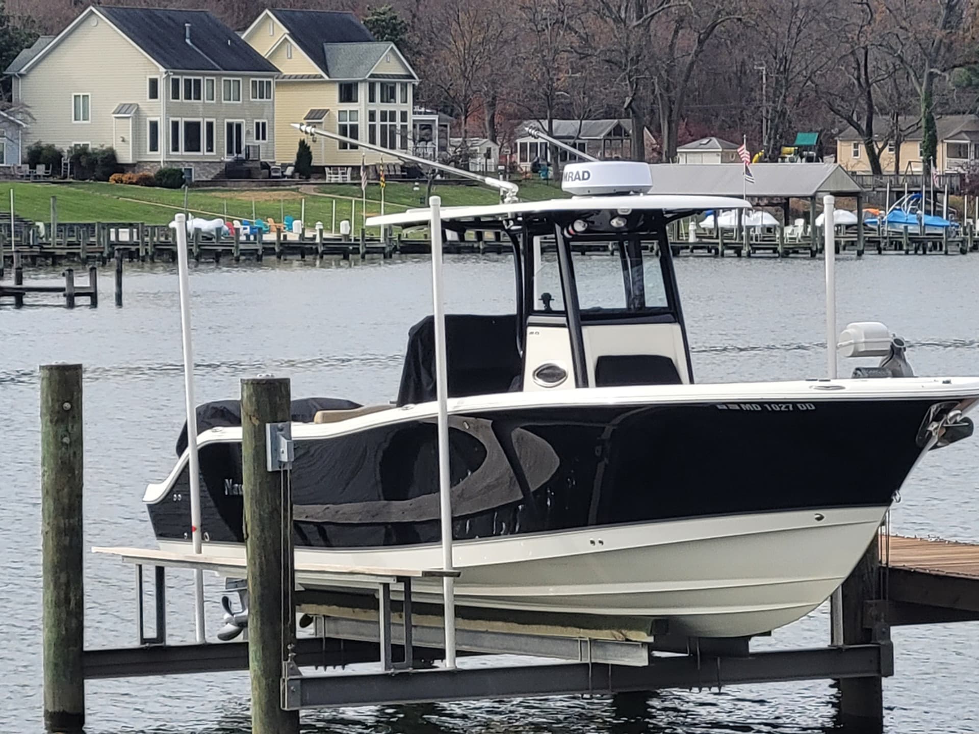 Sea Hunt Ultra 211 center console fishing boat